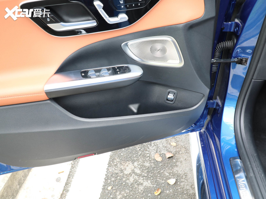 2022YC C 260 L \Ӱ