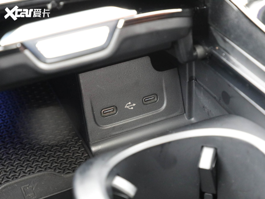 2022YC C 260 L \Ӱ