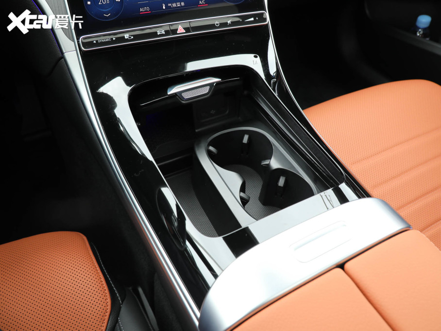 2022YC C 260 L \Ӱ