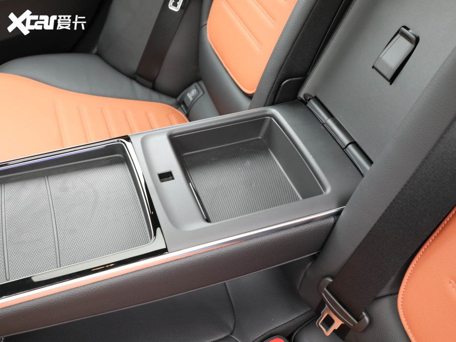 2022YC C 260 L \Ӱ