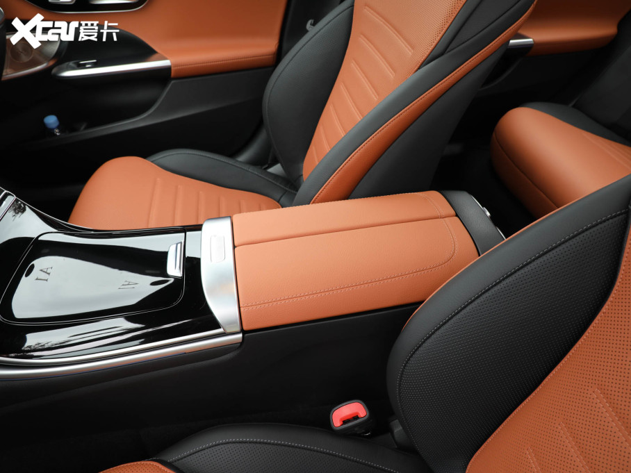 2022YC C 260 L \Ӱ