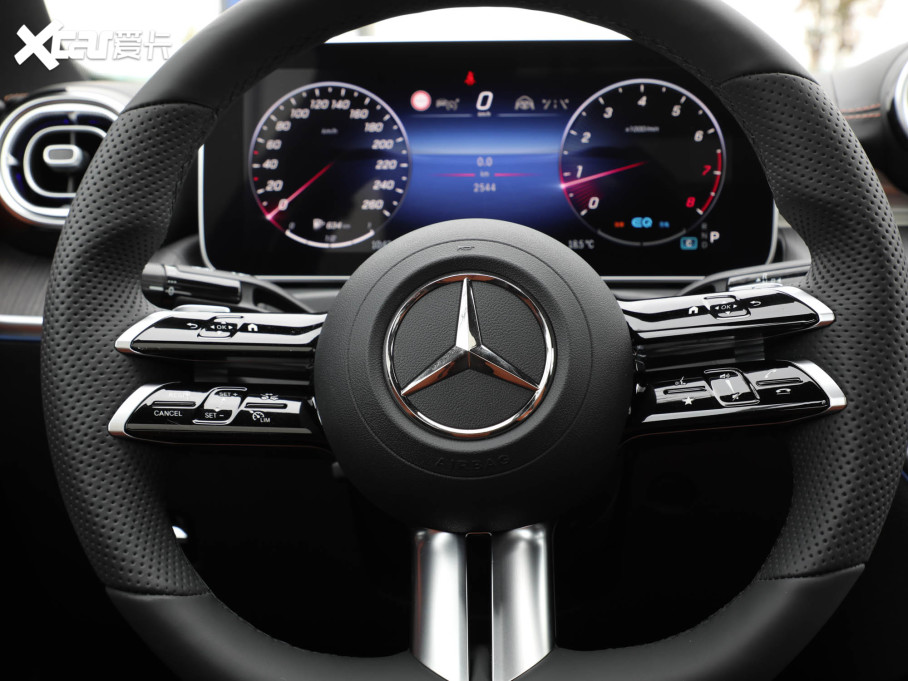 2022YC C 260 L \Ӱ