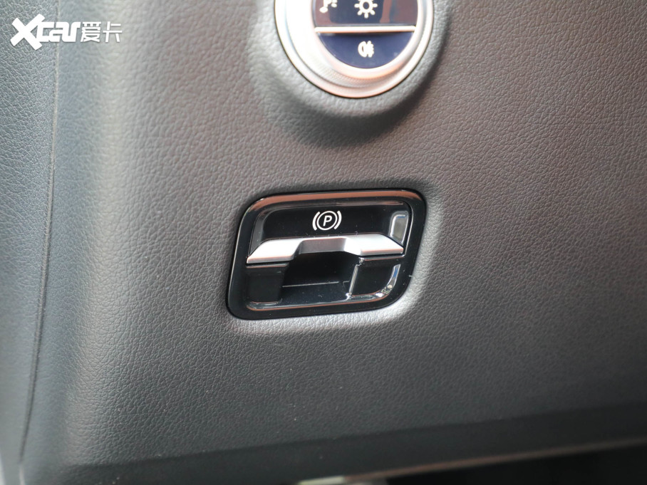 2022YC C 260 L \Ӱ