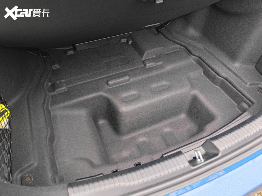 2022YC C 260 L \Ӱ