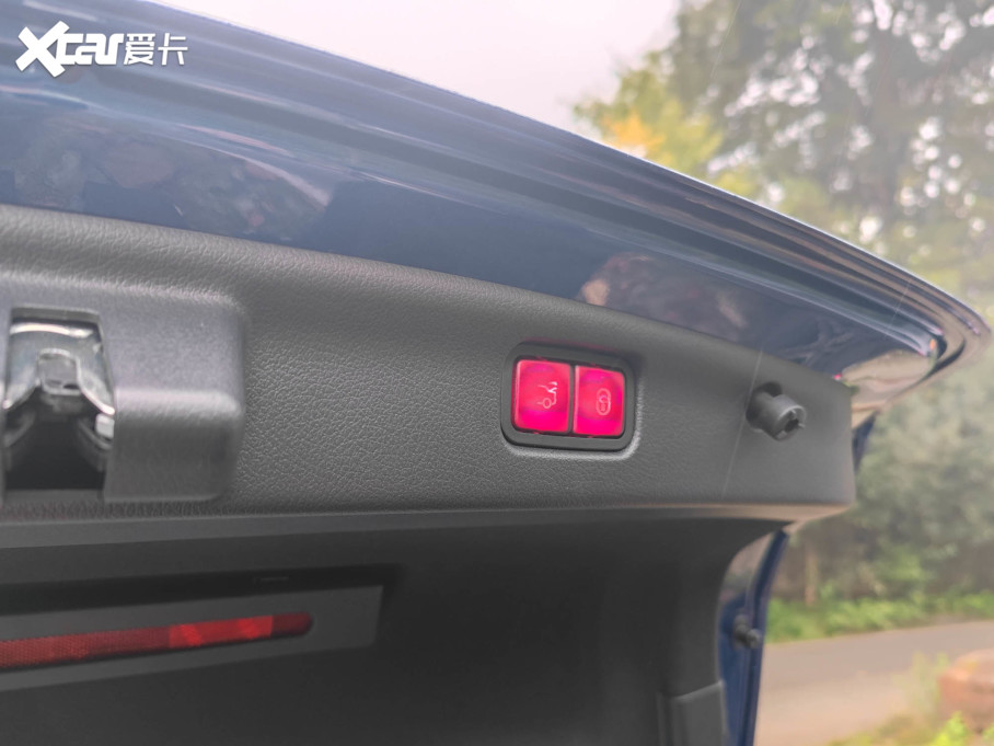 2022YC C 260 L \Ӱ