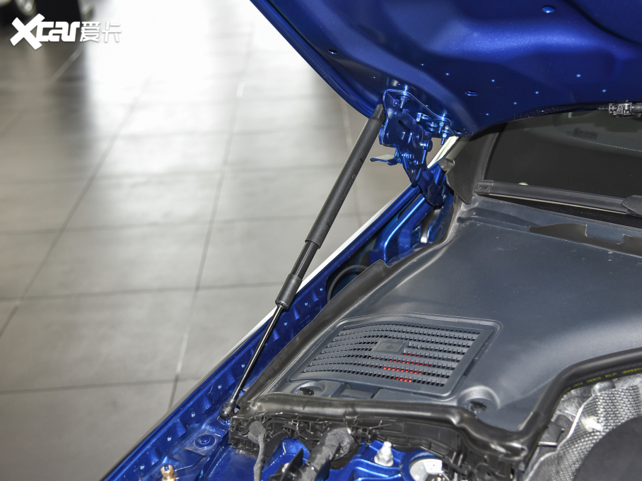 2022��YC�� C 200 L �\�Ӱ�