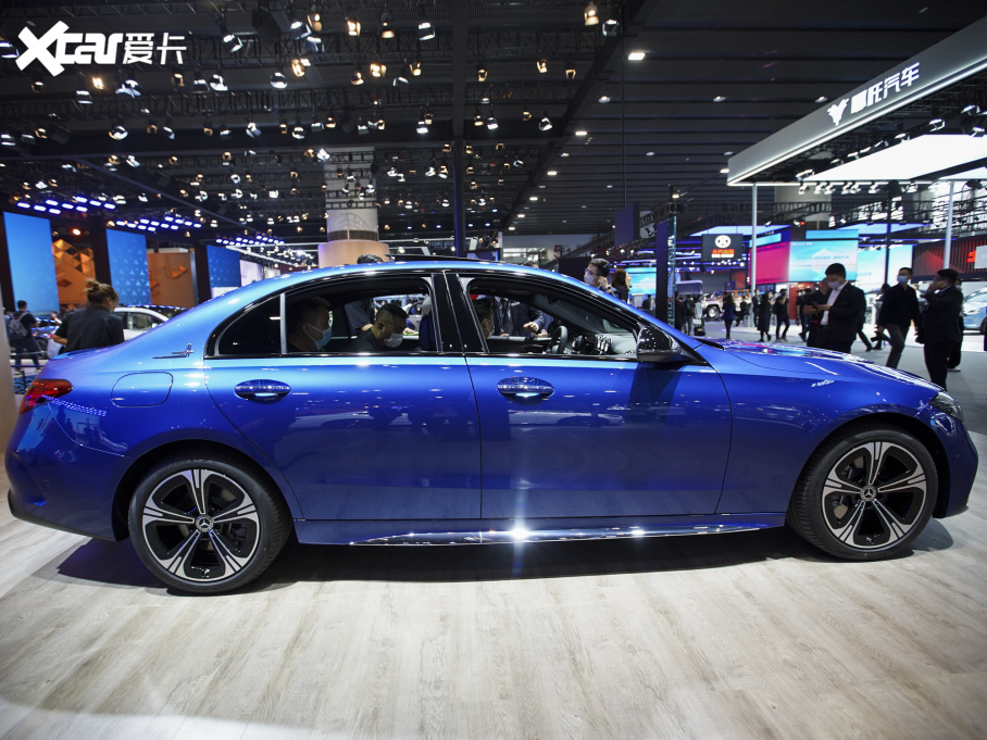 2022��YC�� C 260 L �\�Ӱ� 4MATIC