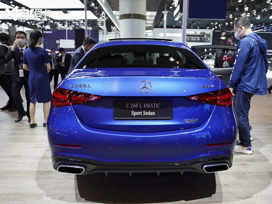 2022��YC�� C 260 L �\�Ӱ� 4MATIC