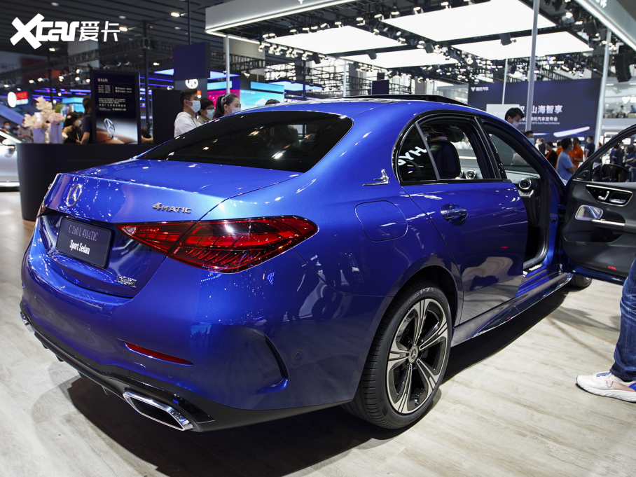 2022��YC�� C 260 L �\�Ӱ� 4MATIC