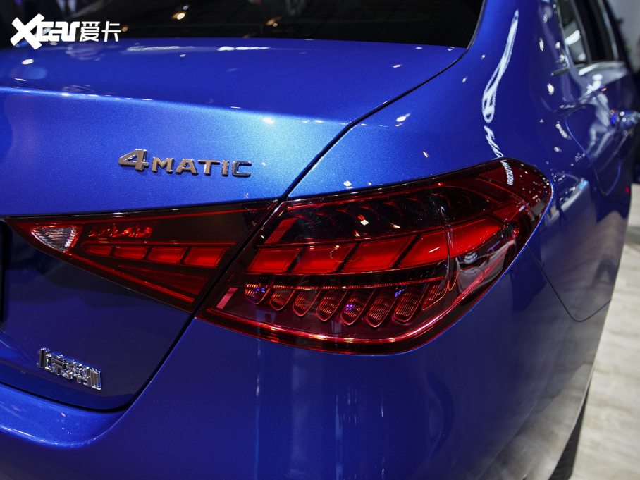 2022��YC�� C 260 L �\�Ӱ� 4MATIC