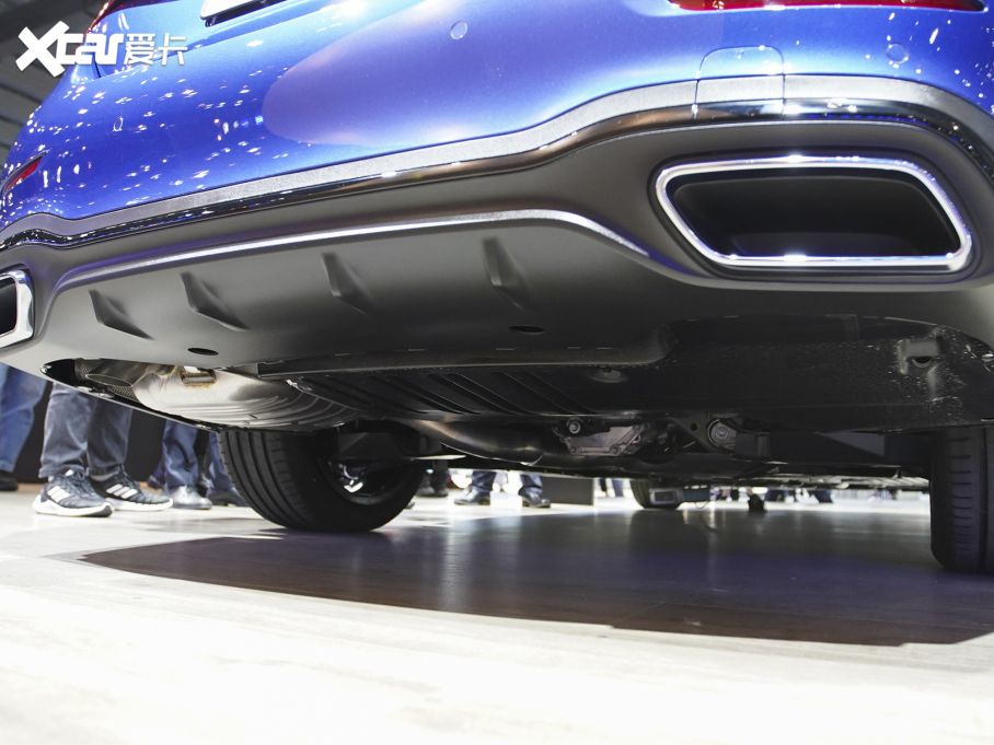 2022��YC�� C 260 L �\�Ӱ� 4MATIC