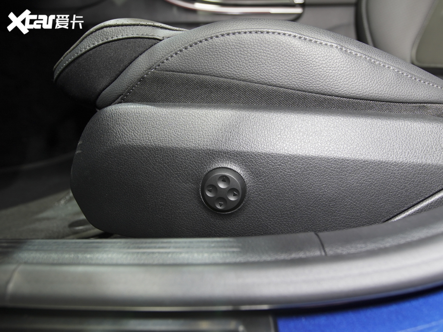 2022��YC�� C 260 L �\�Ӱ� 4MATIC