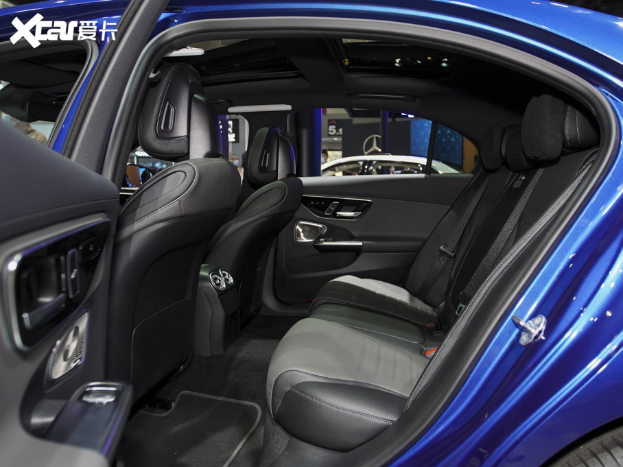 2022��YC�� C 260 L �\�Ӱ� 4MATIC