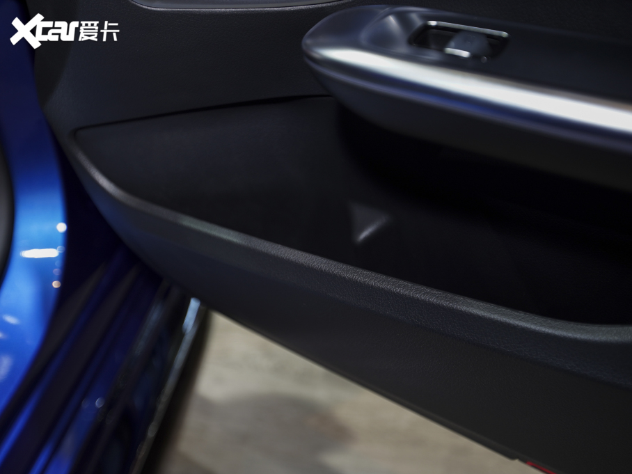 2022��YC�� C 260 L �\�Ӱ� 4MATIC