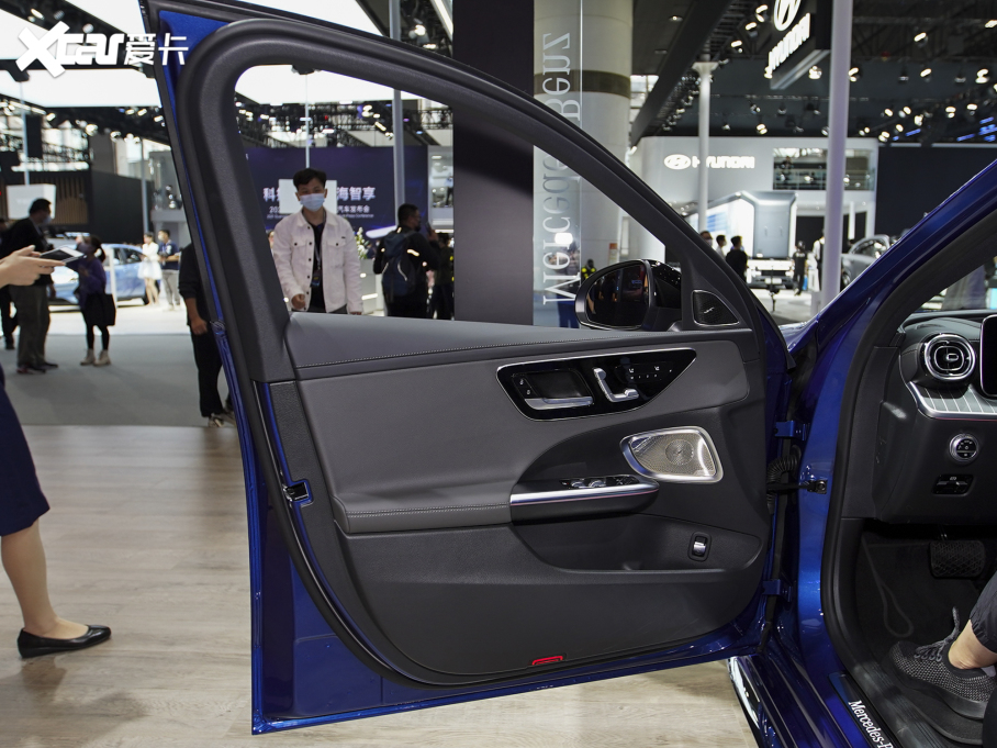 2022��YC�� C 260 L �\�Ӱ� 4MATIC