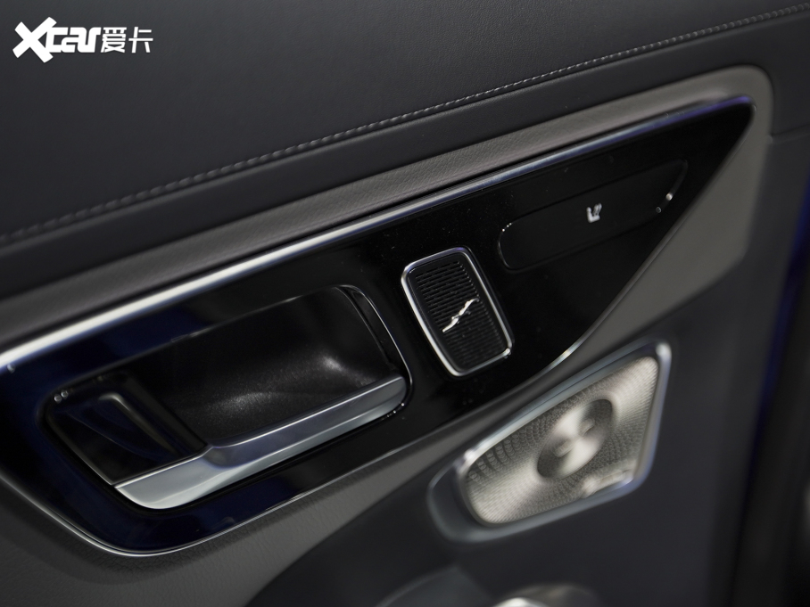 2022��YC�� C 260 L �\�Ӱ� 4MATIC