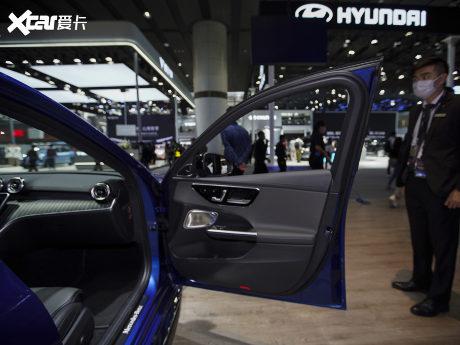 2022��YC�� C 260 L �\�Ӱ� 4MATIC