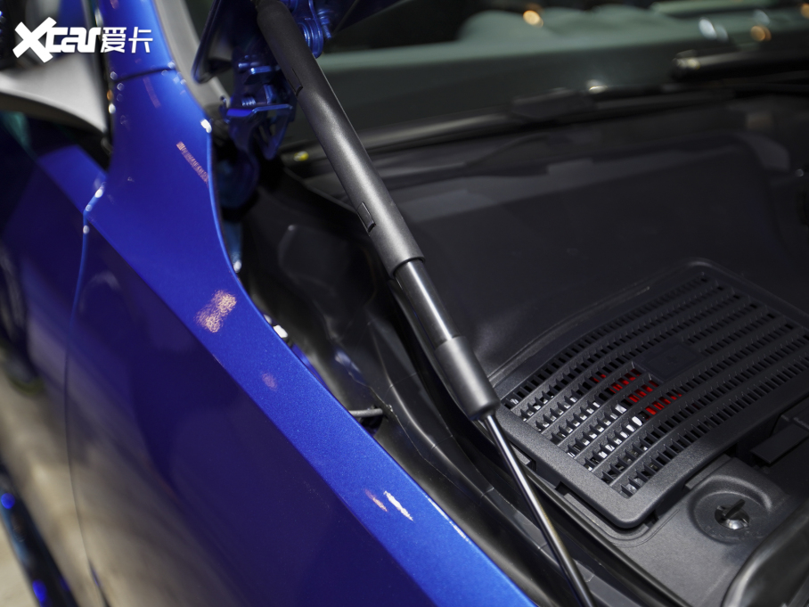 2022��YC�� C 260 L �\�Ӱ� 4MATIC