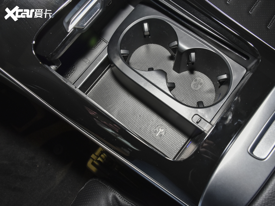 2022YC Ŀ C 260 L \Ӱ