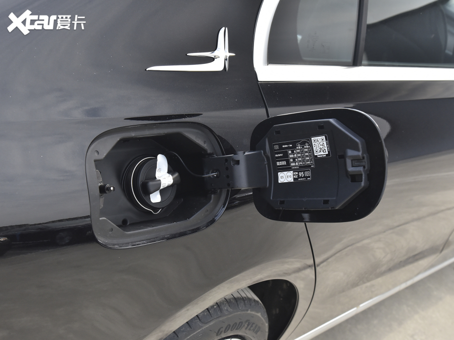 2022YC Ŀ C 260 L