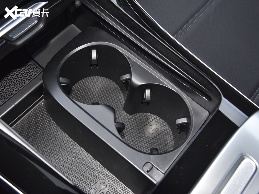 2022YC(j) Ŀ C 260 L