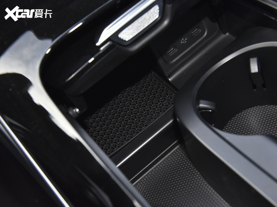 2022YC Ŀ C 260 L