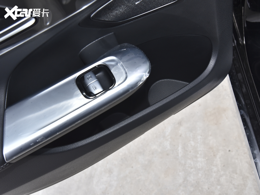 2022YC Ŀ C 260 L