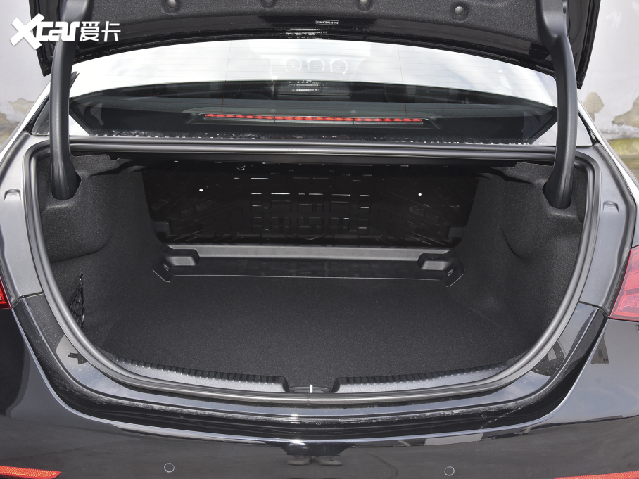 2022YC Ŀ C 260 L