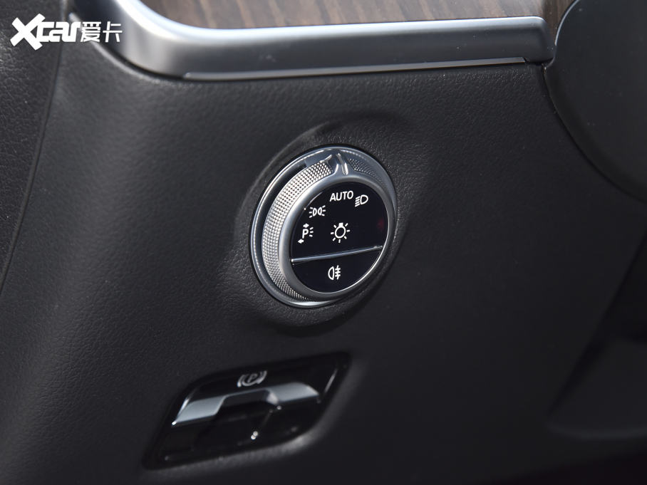 2022YC Ŀ C 260 L