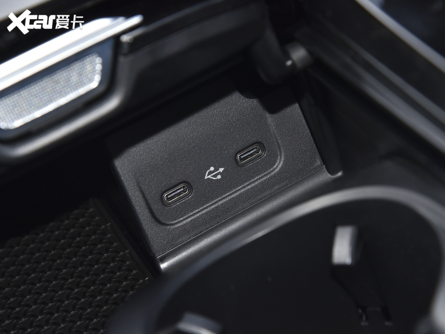 2022YC Ŀ C 260 L