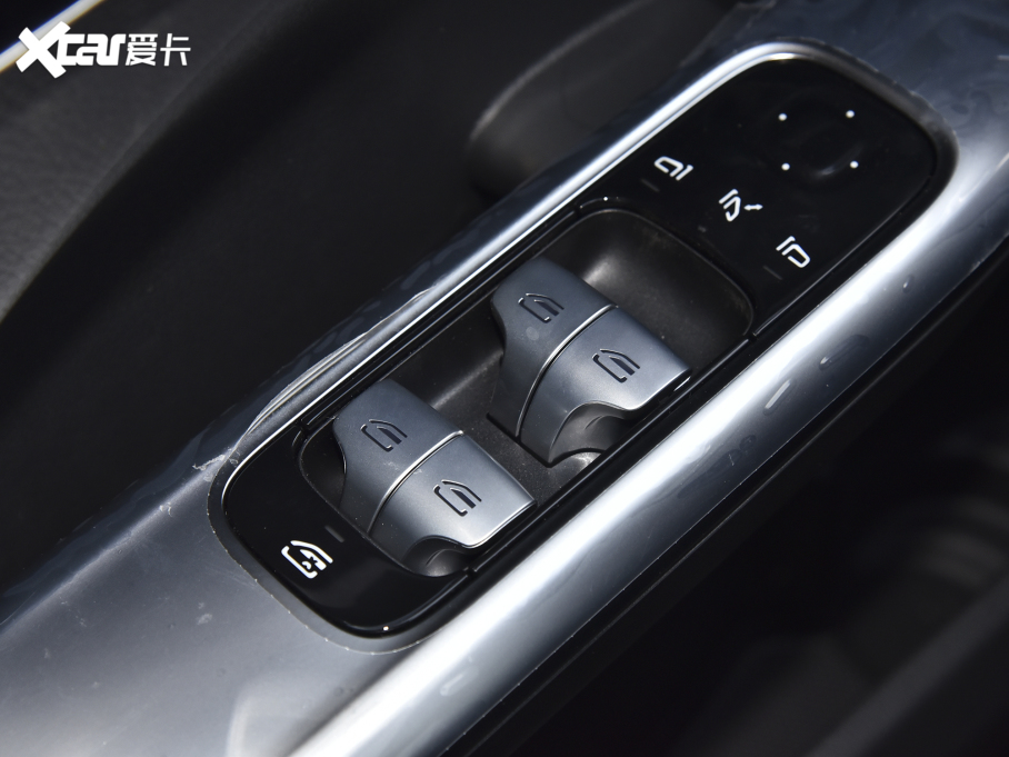 2022YC Ŀ C 260 L