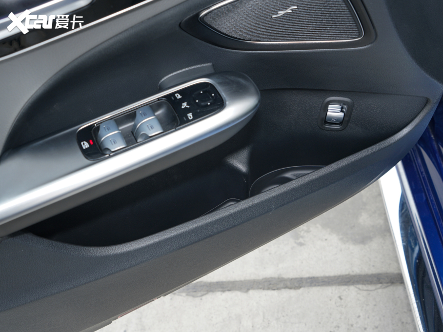 2022YC Ŀ C 200 L \Ӱ