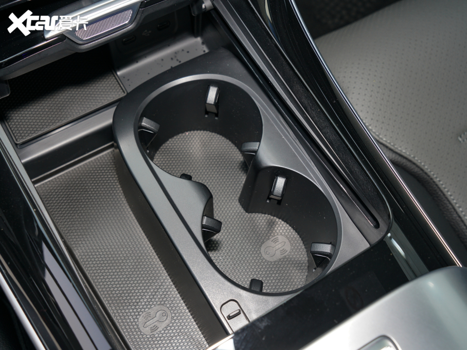 2022YC Ŀ C 200 L \Ӱ