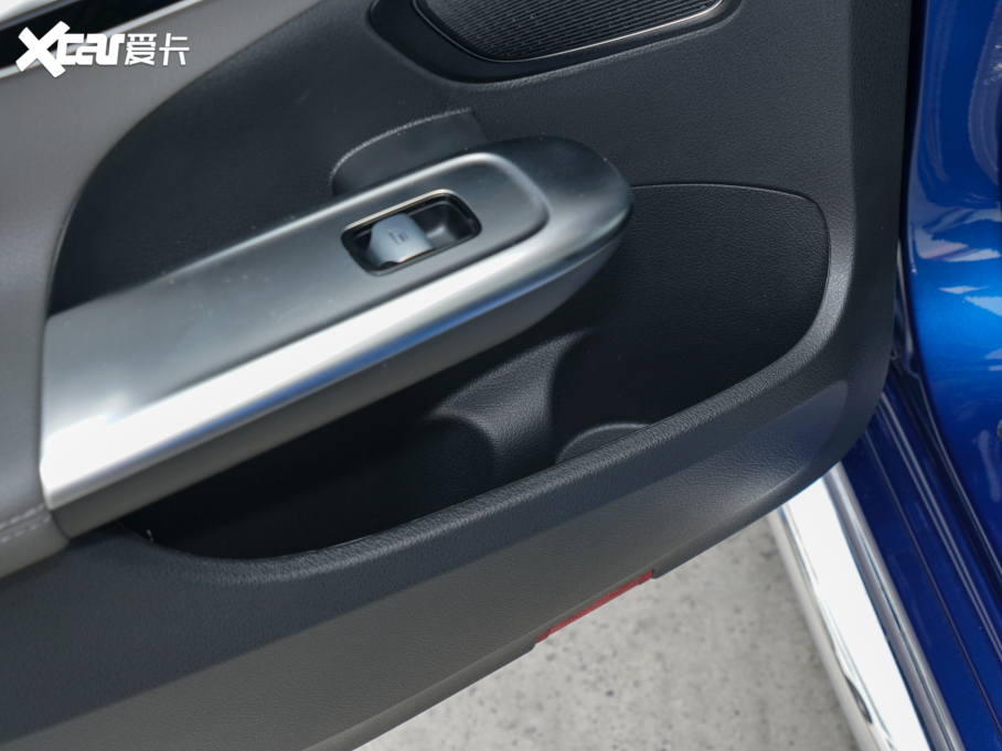 2022YC Ŀ C 200 L \Ӱ