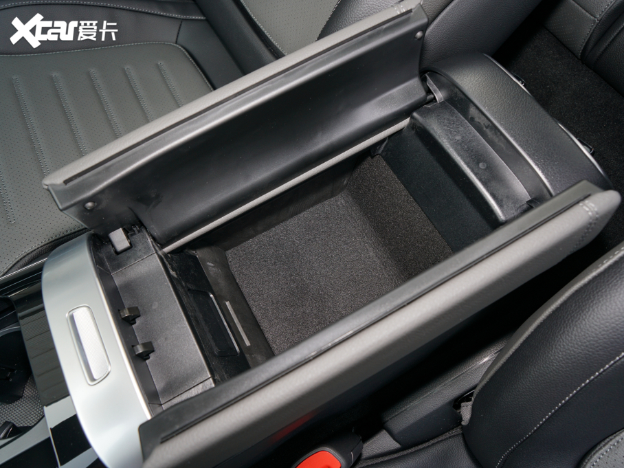 2022YC Ŀ C 200 L \Ӱ