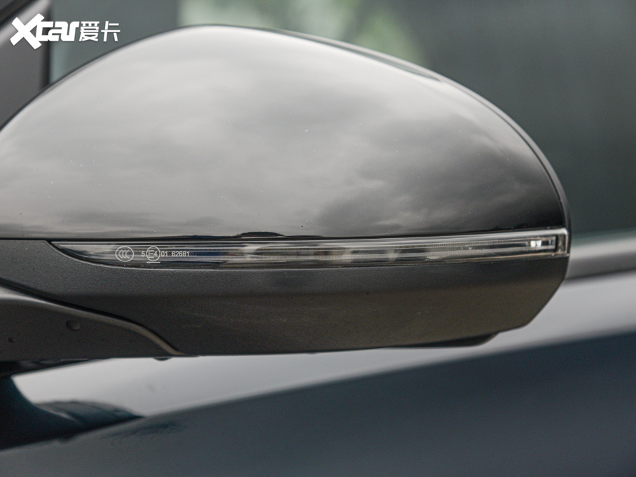 2022YC Ŀ C 260 L ҹ\Ӱ