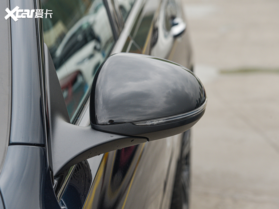 2022YC Ŀ C 260 L ҹ\Ӱ