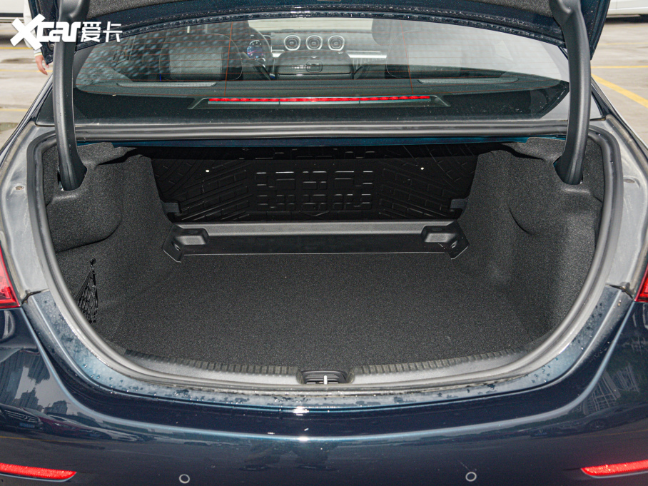 2022YC Ŀ C 260 L ҹ\Ӱ