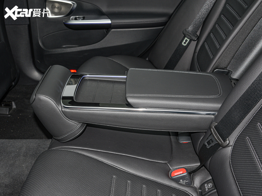 2022YC Ŀ C 260 L ҹ\Ӱ