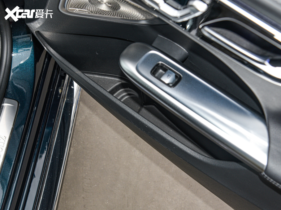 2022YC Ŀ C 260 L ҹ\Ӱ