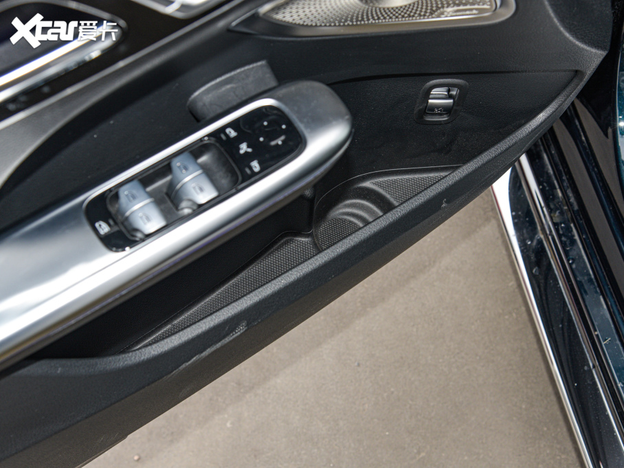 2022YC Ŀ C 260 L ҹ\Ӱ