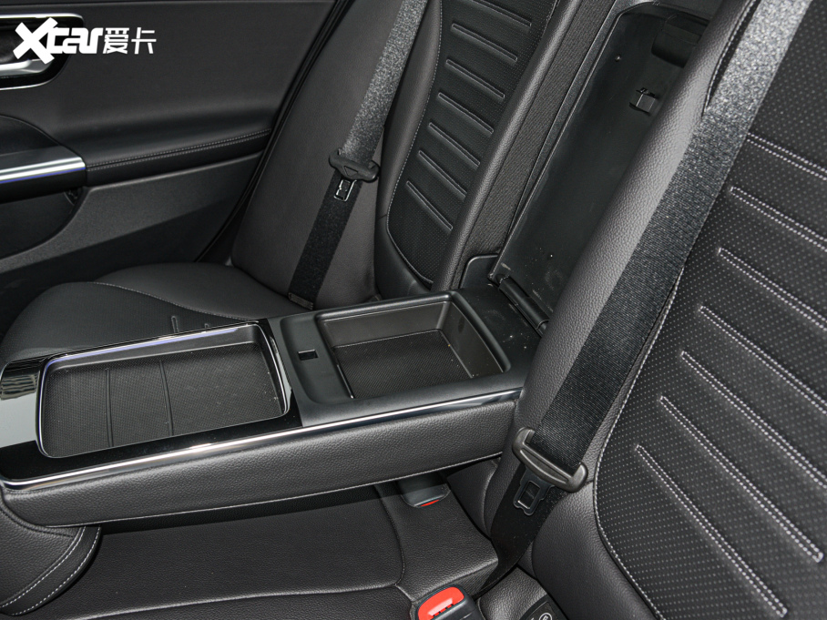 2022YC Ŀ C 260 L ҹ\Ӱ