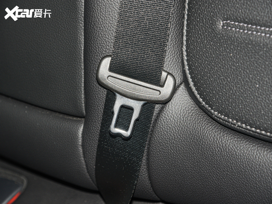 2022YC Ŀ C 260 L ҹ\Ӱ