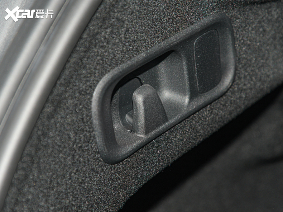 2022YC Ŀ C 260 L ҹ\Ӱ