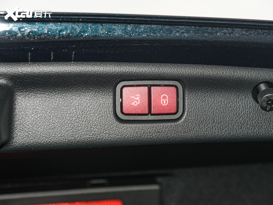 2022YC Ŀ C 260 L ҹ\Ӱ