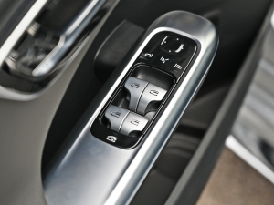 2022C 260 L ҹ\Ӱ п؅^(q)