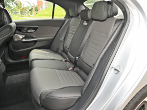 2022款C 260 L 皓夜运动版 后排座椅