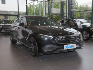 2022款C 260 L 右前45度