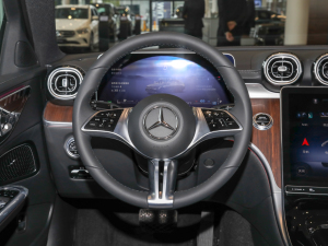 2022款C 260 L 方向盘