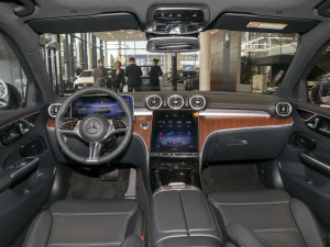 2022款C 260 L 内饰全景